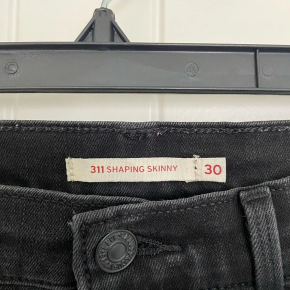 EUC | Levi’s 311 Shaping Skinny women’s black denim jeans — size 30 - Picture 5 of 9